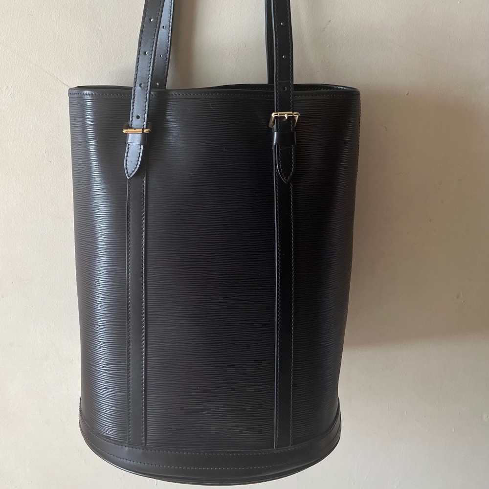 Louis Vuitton Epi GM Bucket Bag